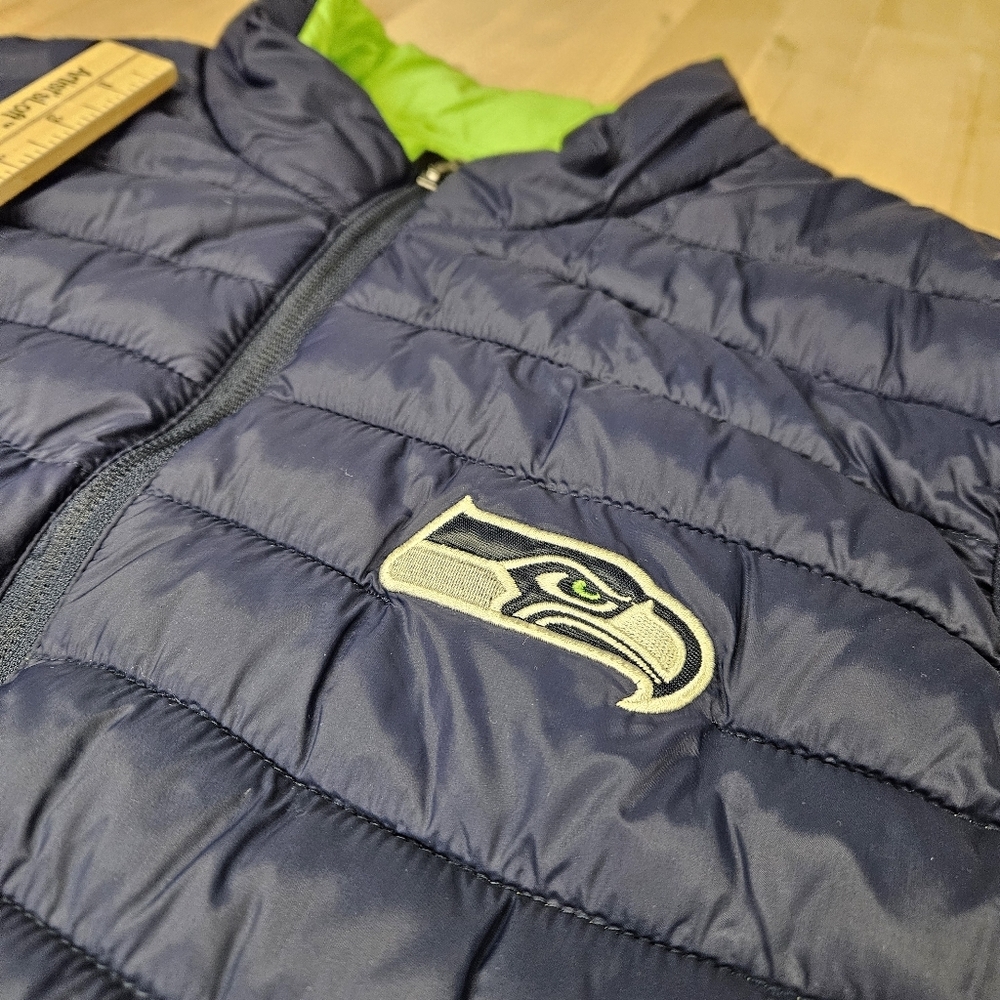 Men's or Women's Seattle Seahawks Puffy Vest Jacket Sz Large Lightly padded - Picture 3 of 7